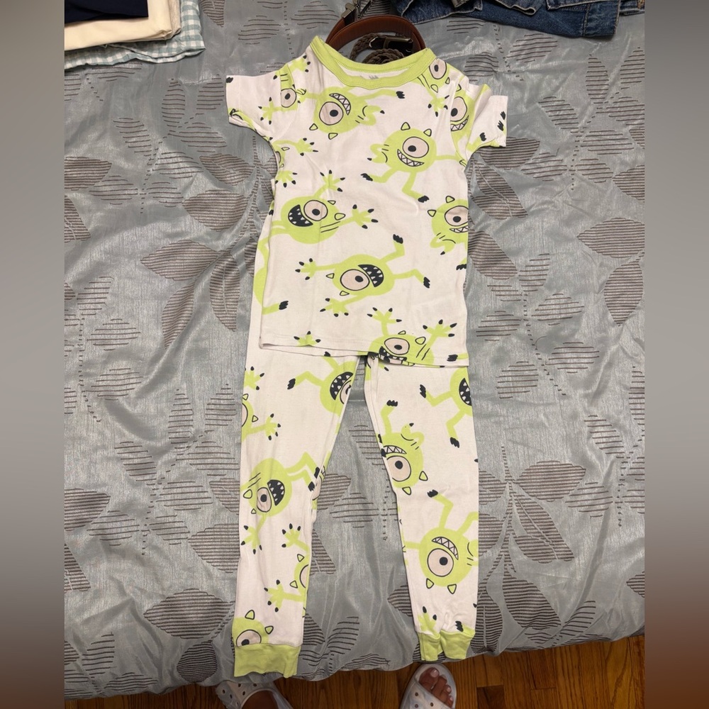 Disney Pajamas Size 5 – Monster Print 2-Piece Set 💤💚